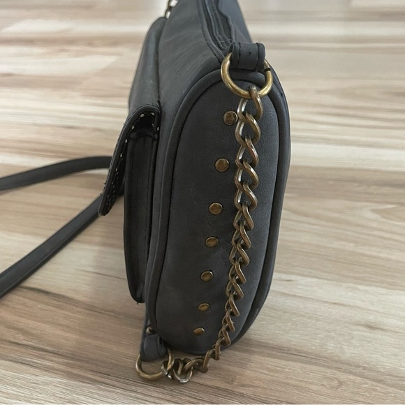 Elegant Gray Crossbody Bag - Picture 3 of 6